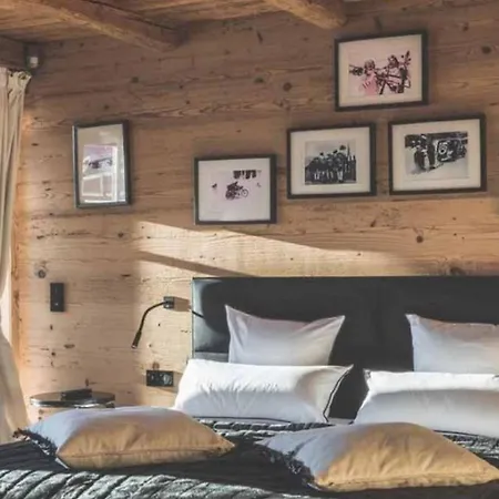 8bdr Beautiful Chalet In Kitzbuehel- If You Want To Book, Please Contact On Wh-ats-app - 0034-605-434-371 !!!! Aurach bei Kitzbuehel